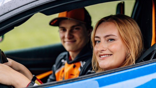 Formula 1 tähtää nuoriin väestöryhmiin sarjalla, jossa suosittu Youtubettaja opettelee ajamista