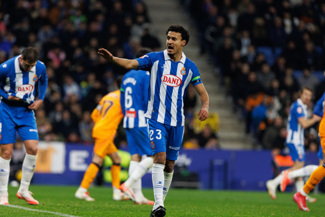 Rasisminvastainen protokolla aktivoitui Elchen ja Espanyolin välisessä LaLiga-ottelussa, kun Rafa Mir loukkasi Omar El Hilaliä