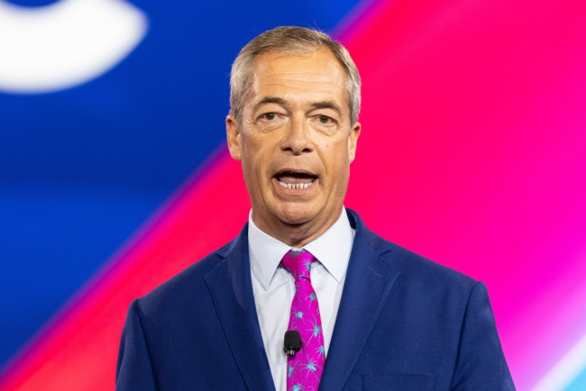 Farage ehdottaa muslimien joukkorukousten kieltämistä Yhdistyneen kuningaskunnan historiallisissa paikoissa