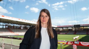 Marie-Louise Eta on ensimmäinen naisvalmentaja Bundesliigassa ja viidessä Euroopan huippuliigassa
