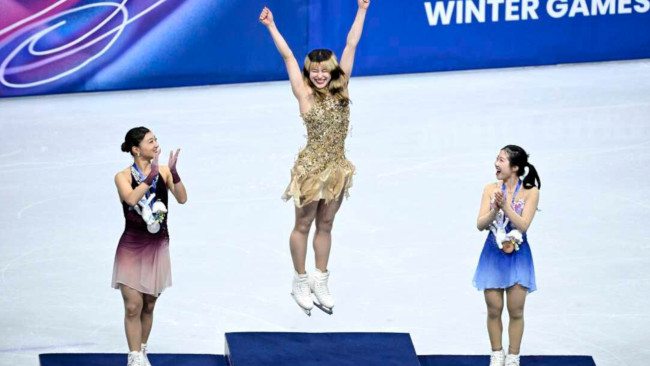 Alysa Liu voitti kultamitalin Yhdysvalloille neljä vuotta sen jälkeen, kun hän oli jäänyt varhaiseläkkeelle taitoluistelusta