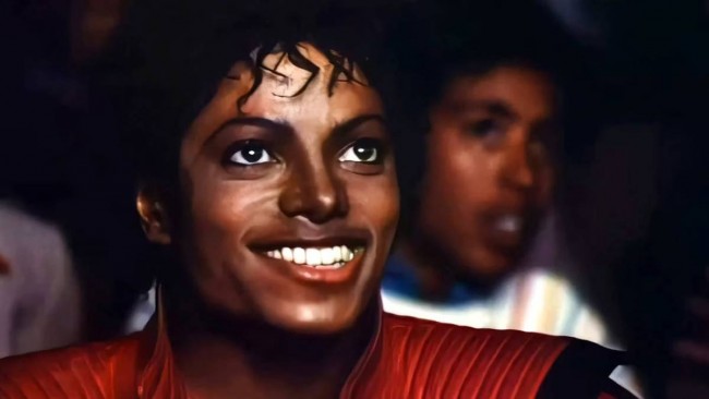 Michael Jackson palaa musiikkilistojen Top 10:een valtavalla Halloween Thriller -vyöryllä