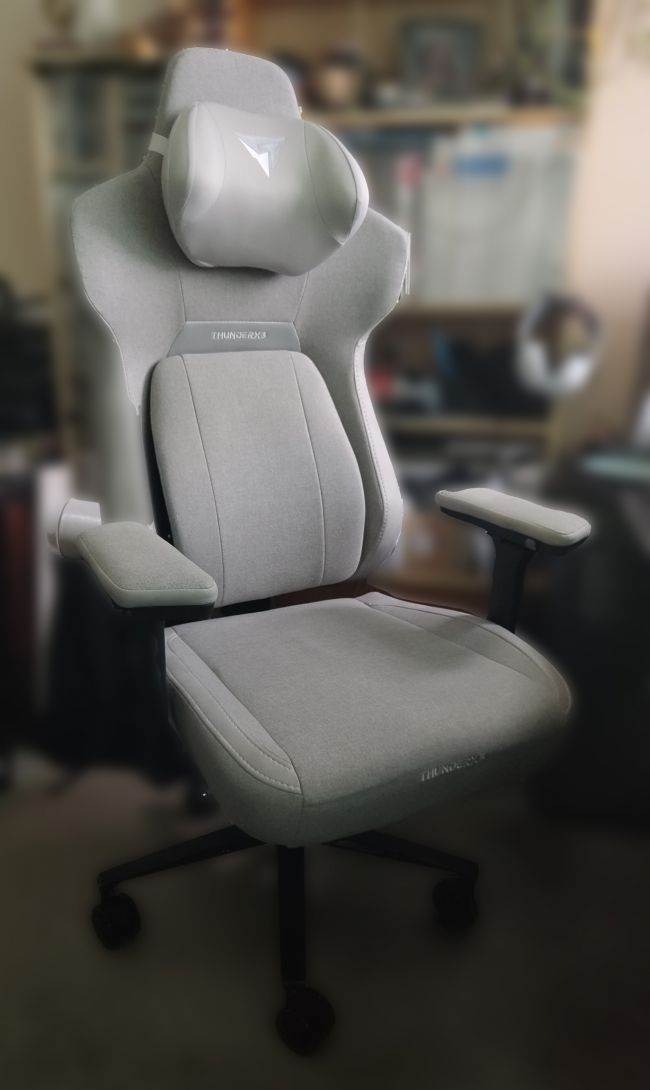 Thunder X3 Core Loft tarjoilee pelituolina erilaista tukea selälle