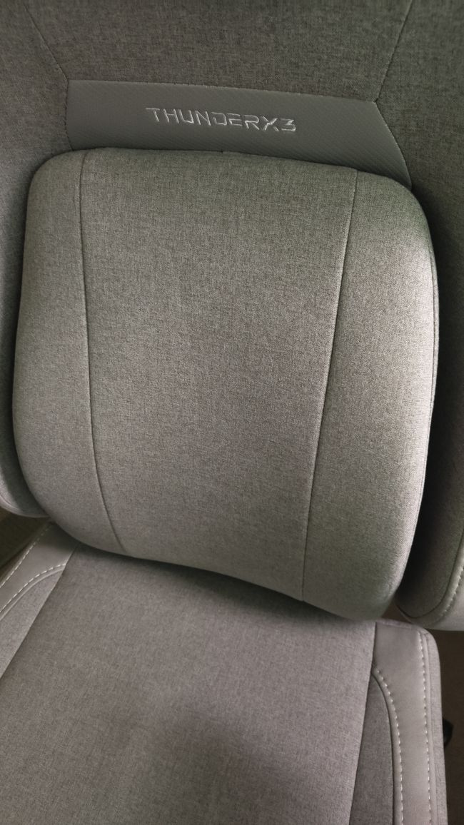 Thunder X3 Core Loft tarjoilee pelituolina erilaista tukea selälle