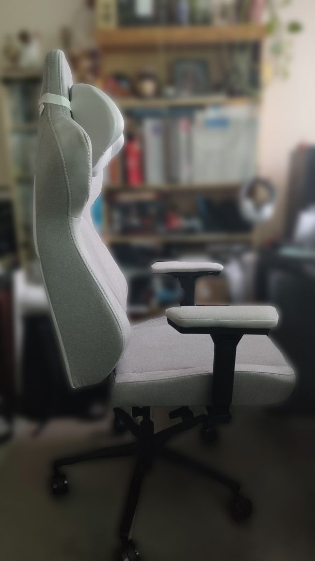 Thunder X3 Core Loft tarjoilee pelituolina erilaista tukea selälle