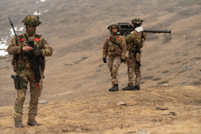 Italia harkitsee 100 000 sotilaan lisäämistä suuressa asevoimien laajennuksessa