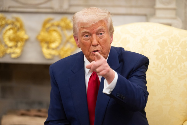 (Axios) Trump Netanjahulle: "Mitä vittua sinä teet, kaikki vihaavat Israelia tämän takia?"