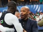 Viraaliseksi päätynyt hetki, kun panamalainen pelaaja juhlii voittomaalia idolinsa Thierry Henryn kanssa