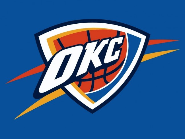 Oklahoma City Thunder pyyhkäisi Phoenix Sunsin yli, ja pääsi ensimmäisenä välieriin asti
