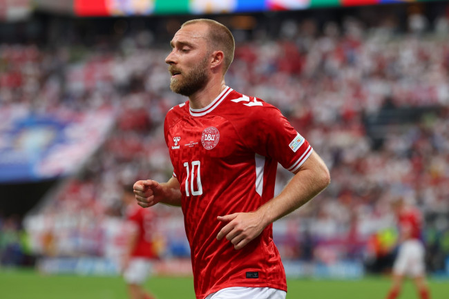 Christian Eriksen on tajuissaan ja "voi hyvin" romahdettuaan ystävyysottelussa Tanska-Ukraina
