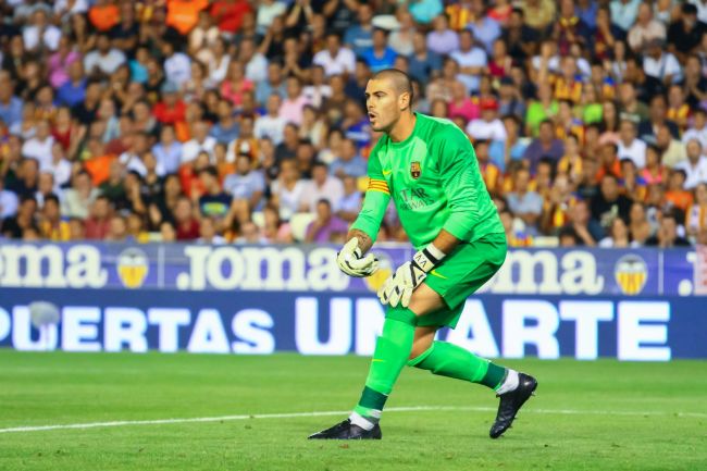 Entinen Barcelonan maalivahti Víctor Valdés saa yllättävän uuden manageritehtävän