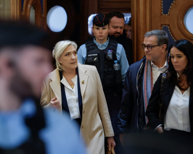 Marine Le Penin valitusoikeudenkäynti päättyy ja vuoden 2027 presidenttiehdokkuus on vaakalaudalla