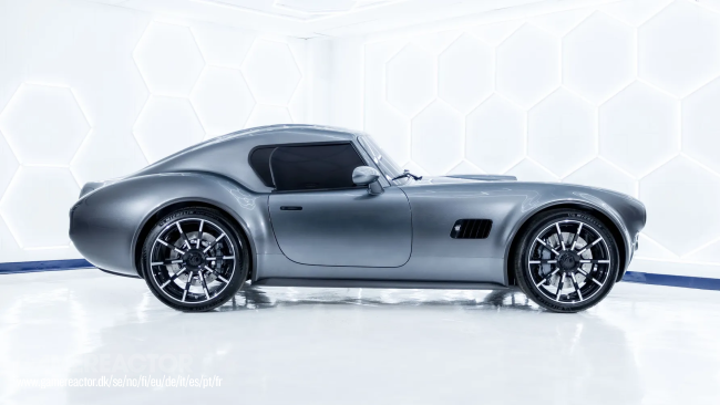 Nostalginen ja villi AC Cobra GT Coupe paljastui