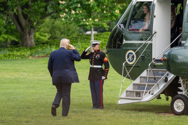 Trump esittää ennätyksellisen 1,5 miljardin dollarin sotilasbudjetin vuodelle 2027 (900 miljardia dollaria vuonna 2026)