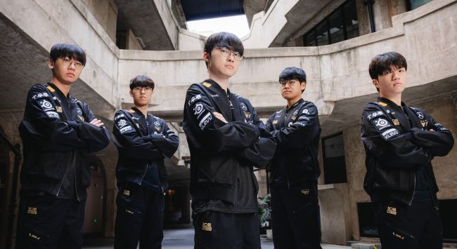 Worlds 2025: T1 voittaa Anyone's Legendin viiden pelin trillerissä, kolmen voiton mahdollisuudet ovat yhä elossa