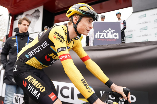 Jonas Vingegaard liittyy Italian voiton jälkeen kaikkien kolmen Grand Tourin voittaneiden pyöräilijöiden eliittikerhoon.