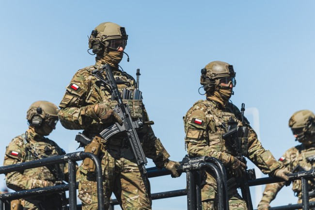 Puolan armeija auttaa suojelemaan keskeisiä sähköverkon kohteita venäläiseltä "valtioterrorismilta"