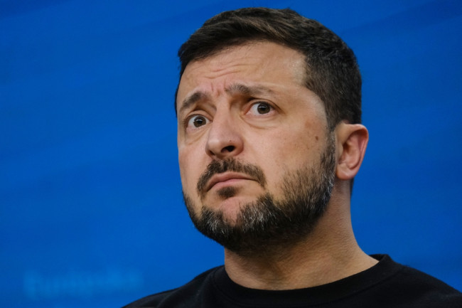 Ukraina järjestää vaalit vasta tulitauon jälkeen, sanoo Zelensky