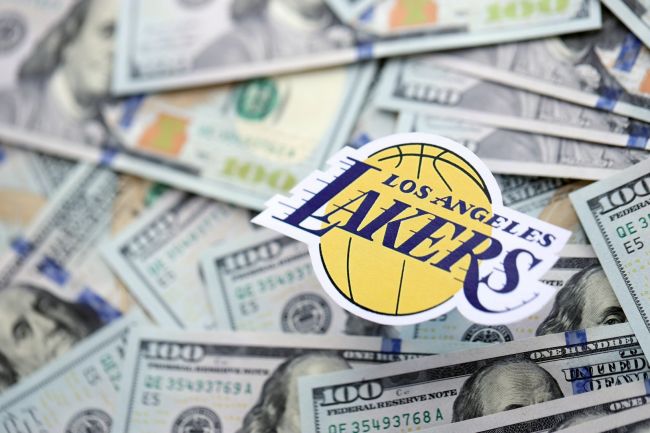 Los Angeles Lakersin valmentaja JJ Reddick tunnustaa viettävänsä tunteja "ystävänsä ChatGPT:n kanssa"