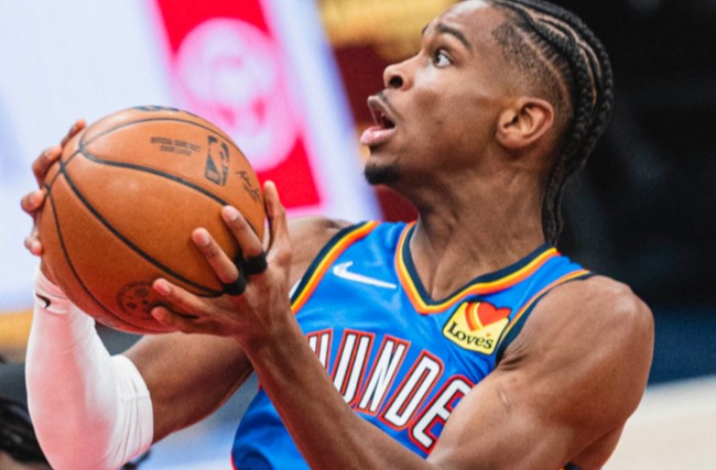 NBA:n avajaiset: MVP Shai Gilgeous-Alexander avainasemassa Oklahoman ensimmäisessä voitossa kahden jatkoajan jälkeen