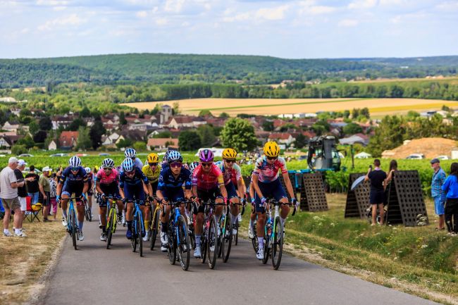 Pyöräilyn ystävät ovat vihaisia France TV:lle siitä, ettei se lähetä Tour de France Femmes -kilpailua kokonaisuudessaan