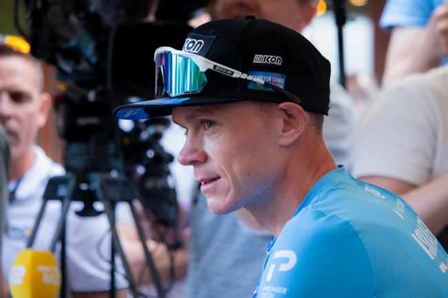 Chris Froome lennätettiin sairaalaan jäätyään treenin aikana auton alle