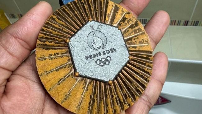 Toinen Pariisin 2024 -mitalisti osoittaa, kuinka vaurioitunut hänen pronssimitalinsa on: "Törkeää? Kyllä, yllättävää? Ei lainkaan"