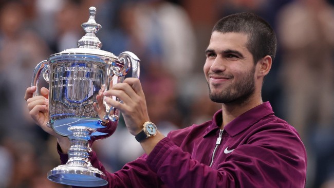 Carlos Alcaraz otti uudelleen maailmanlistan ykkösen paikan murskaten Sinnerin US Openin finaalissa