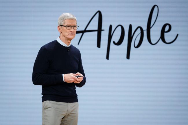 Tim Cook luopuu Apple toimitusjohtajan tehtävästä 15 vuoden jälkeen