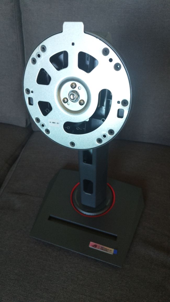 ASUS ROG Strix XG27UCG on kaksi näyttöä yksissä kuorissa