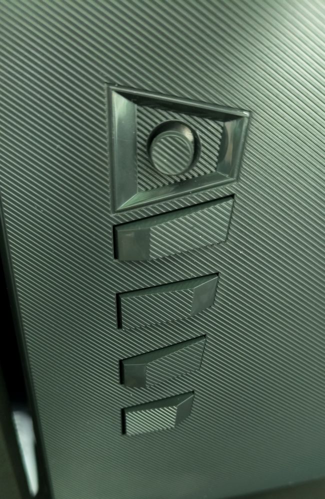 ASUS ROG Strix XG27UCG on kaksi näyttöä yksissä kuorissa