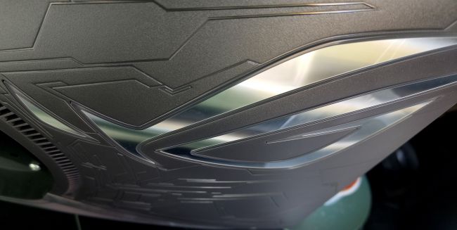 ASUS ROG Strix XG27UCG on kaksi näyttöä yksissä kuorissa