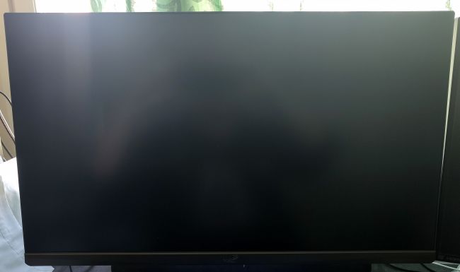 ASUS ROG Strix XG27UCG on kaksi näyttöä yksissä kuorissa