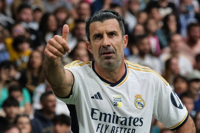 Barcelonassa raivoa, kun Luís Figo katsoo Barça-PSG-ottelua katsomosta VIP-statuksella