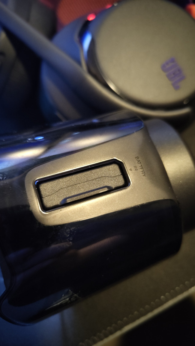 JBL Quantum 950 Wireless - täysi paketti kovaan hintaan