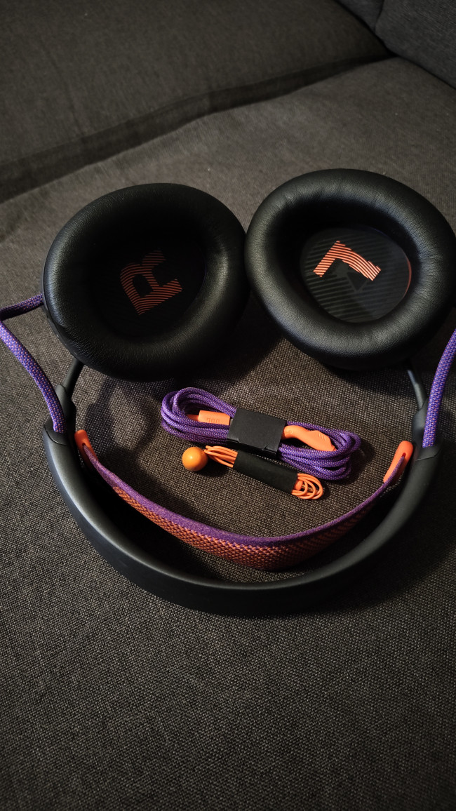 JBL Quantum 950 Wireless - täysi paketti kovaan hintaan