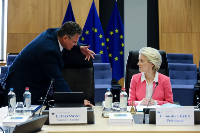 EU varoittaa Yhdysvaltoja nostamasta tulleja korkeimman oikeuden päätöksen jälkeen: "Sopimus on sopimus"