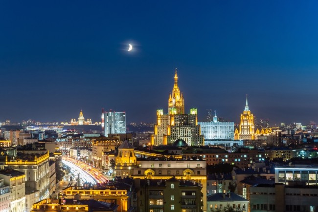 Venäjä aikoo rakentaa ydinvoimalan Kuuhun vuosikymmenen kuluessa