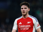 Tottenham-fani n&auml;htiin kommentoimassa Declan Ricen vaimon vartaloa Arsenalin Valioliigan voiton aikana