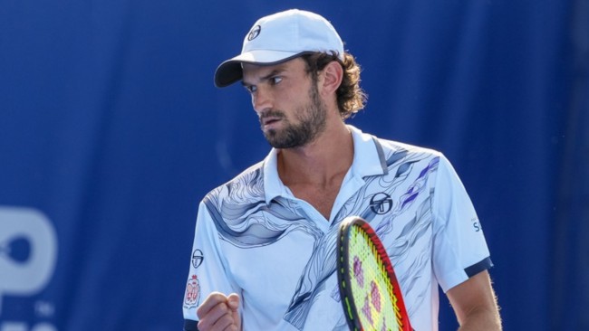 Valentin Vacherot laajentaa ylivoimaansa Rinderknechiin ja pääsi kolmannelle kierrokselle Pariisissa