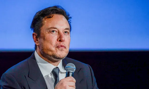 Elon Musk käskee mainostajia menemään "v**ttu itse"