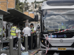 Palestiinalaiset asemiehet avasivat tulen bussipys&auml;kill&auml; Jerusalemissa