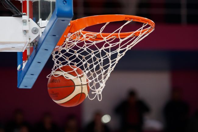 Thunderin NBA:n tappiottomuus päättyy. Doncicin Lakers kukisti niukasti Wembyn Spursin