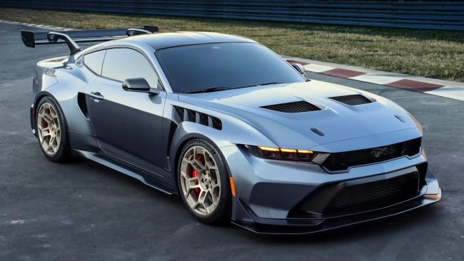 Ford aikoo "laajentaa" Mustang-perhettä