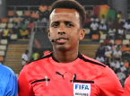 Somalialainen erotuomari Omar Abdulkadir Artan tuomii UEFA Super Cupin ottelun sen j&auml;lkeen, kun h&auml;net hyl&auml;ttiin Yhdysvalloista