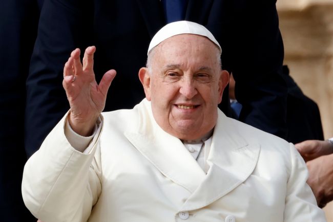 Maailman johtajat ja tuhannet kokoontuvat jättämään hyvästit paavi Franciscukselle
