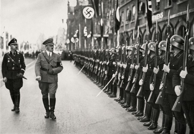 Hitlerin salattu geneettinen seksuaalihäiriö paljastaa vielä lisää yksityiskohtia: mikropenis (ja vain yksi kives)