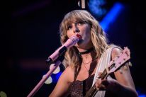 media/92/taylorswiftenters_4789293t.jpg