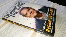 Reggie Fils-Aimé: Disrupting the Game: From the Bronx to the Top of Nintendo (kirja)