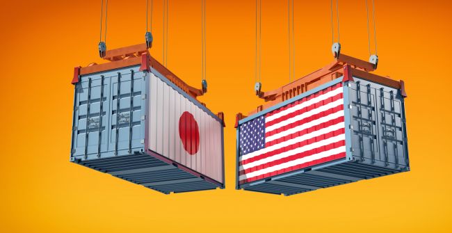 Pasifistit nousevat Japanissa, kun hallitus pyrkii tarkistamaan sodanjälkeistä perustuslakia.
